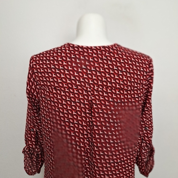 Red & White NEW Geometric Print Careerwear V-Neck Roll Tab Sleeve Blouse - Picture 9 of 15